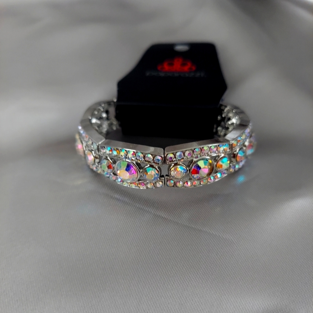 Iridescent Strechy Bracelet in Silver